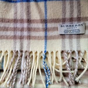 Burberry original scarf has pin hole and colour is yellow